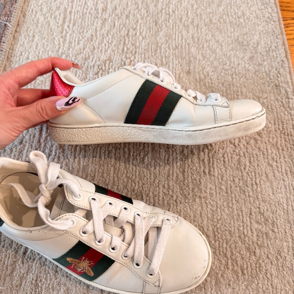 Gucci Leather Sneakers with Red & Green Stripe and Gold Bee Embroidery, Size 34 - Picture 2 of 6